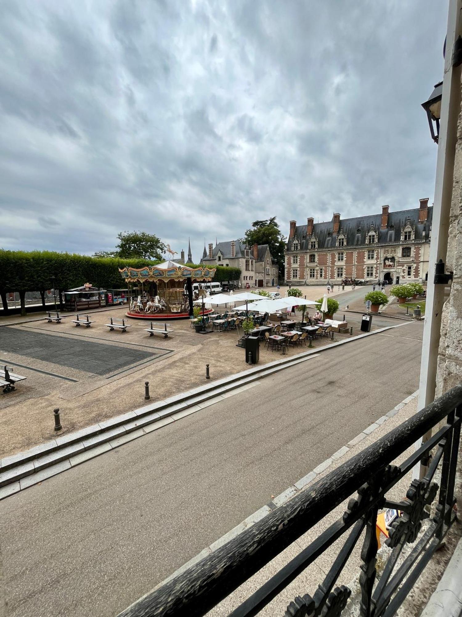La Place Du Chateau - Vue Exceptionnelle Sur Le Chateau De Блуа Экстерьер фото